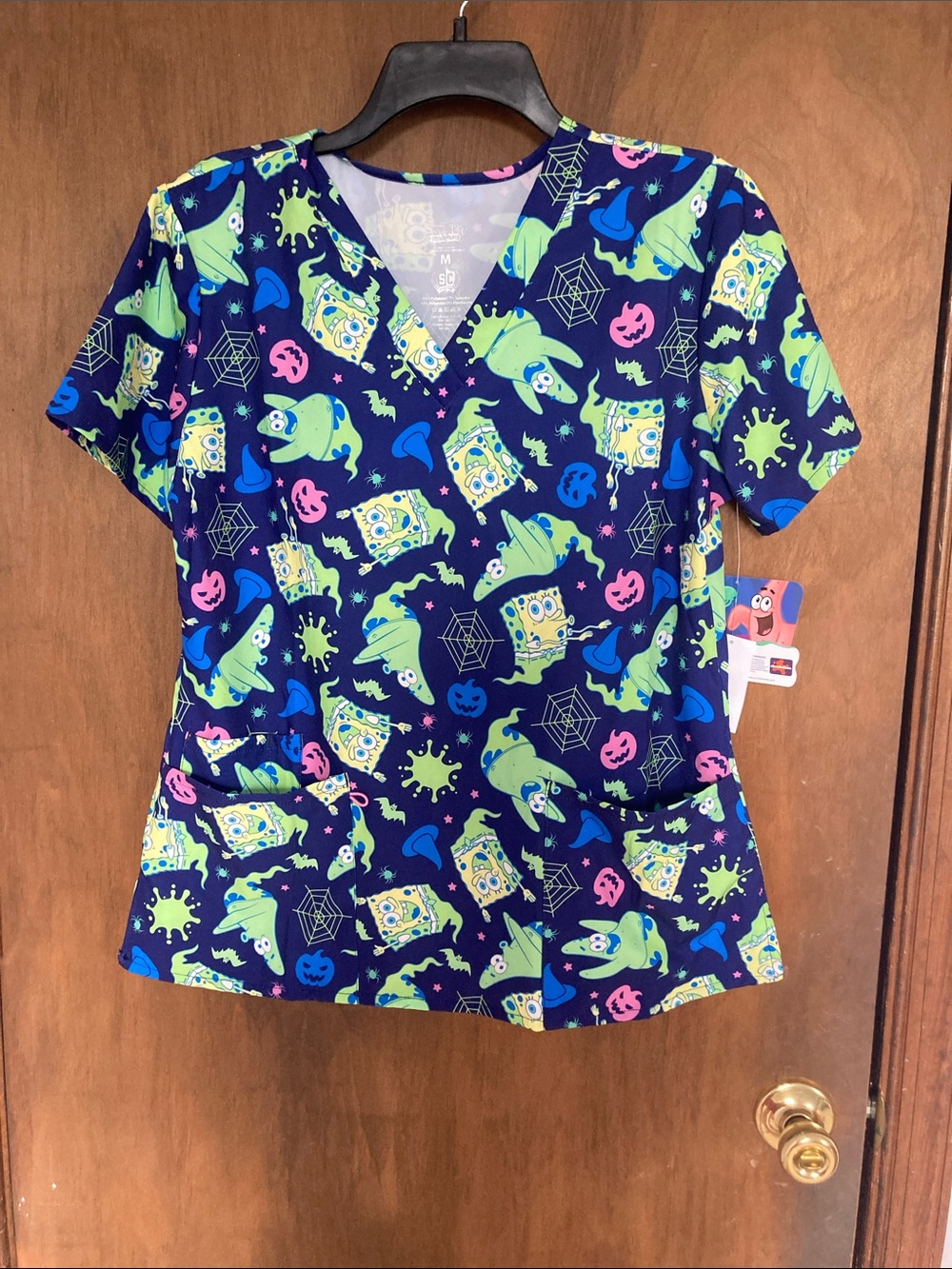 Spongebob SquarePants Halloween printed scrub top with front pockets size M